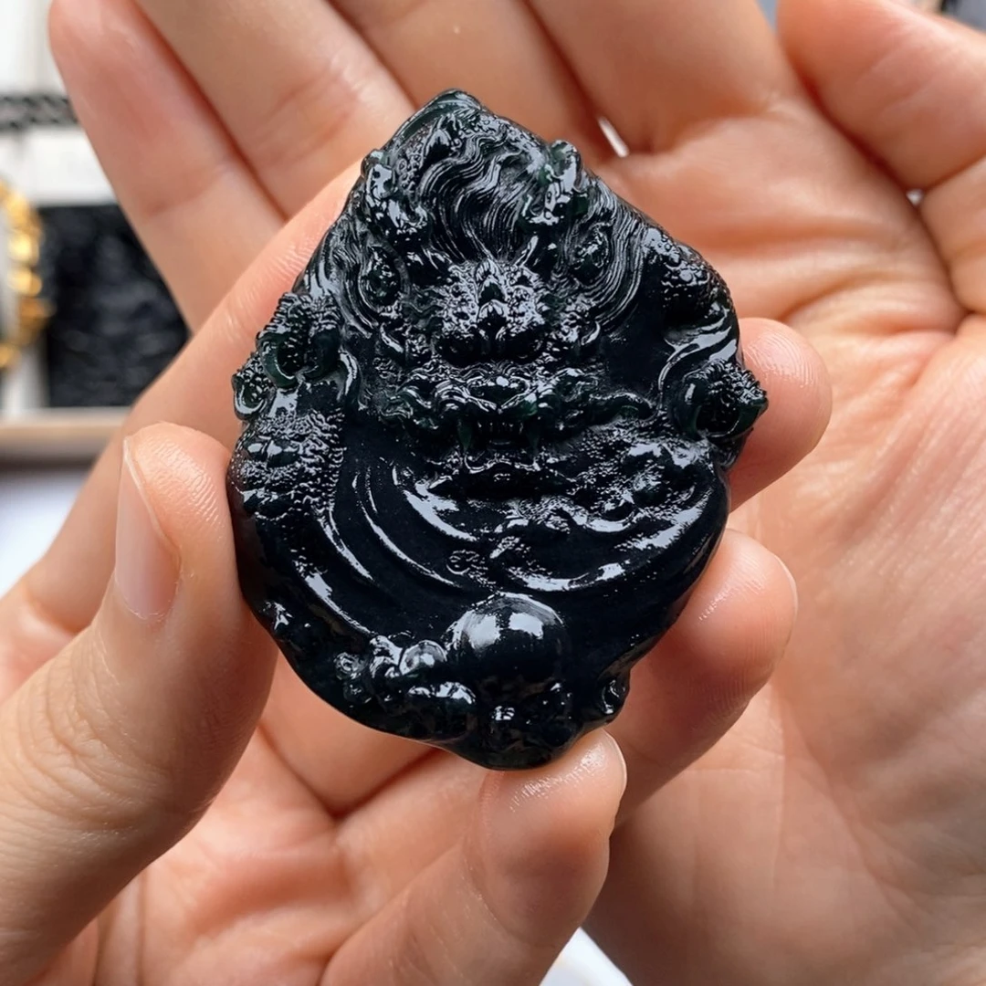 翡翠未镶嵌颈饰圆**?龙牌