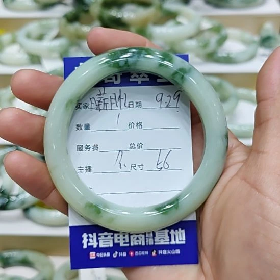 日***圆透闪石-蛇纹石玉未镶嵌手镯