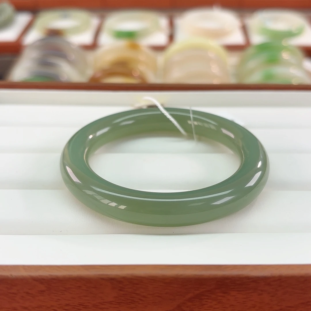 和田玉未镶嵌手镯【圆条湖水绿】