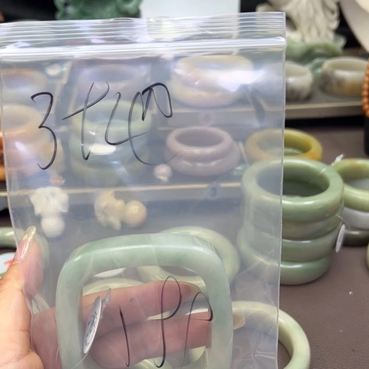 石英质玉手镯未镶嵌h****也