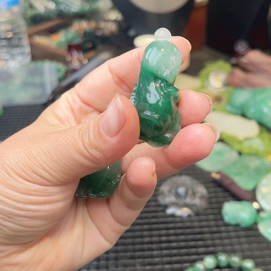 石英质玉（非洲翠）未镶嵌颈饰