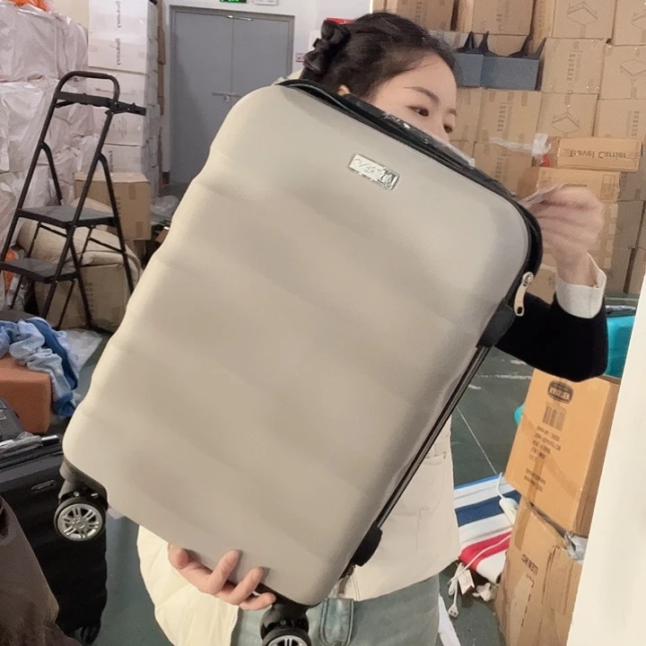 白银色登机箱高品质20寸
