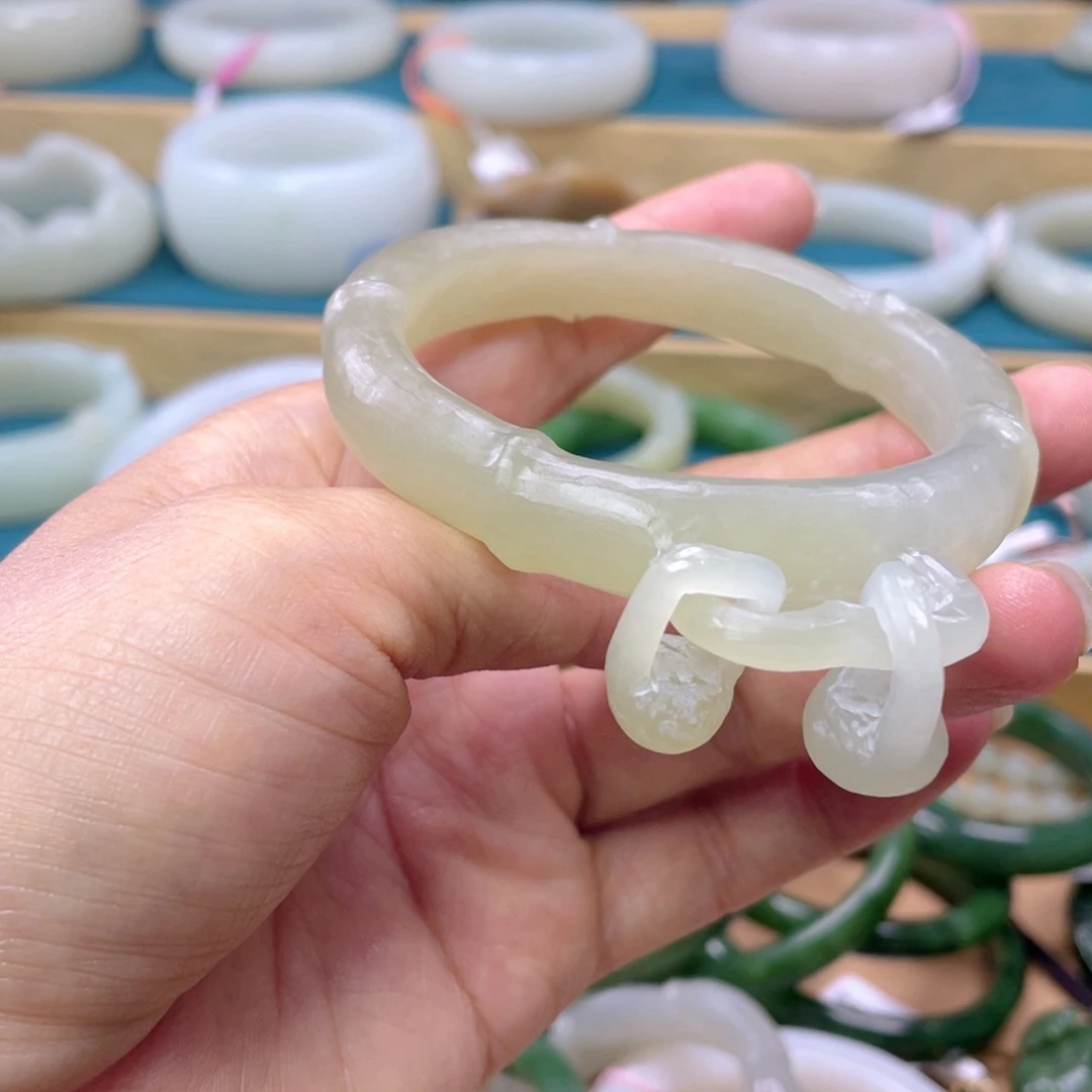 和田玉手镯未镶嵌