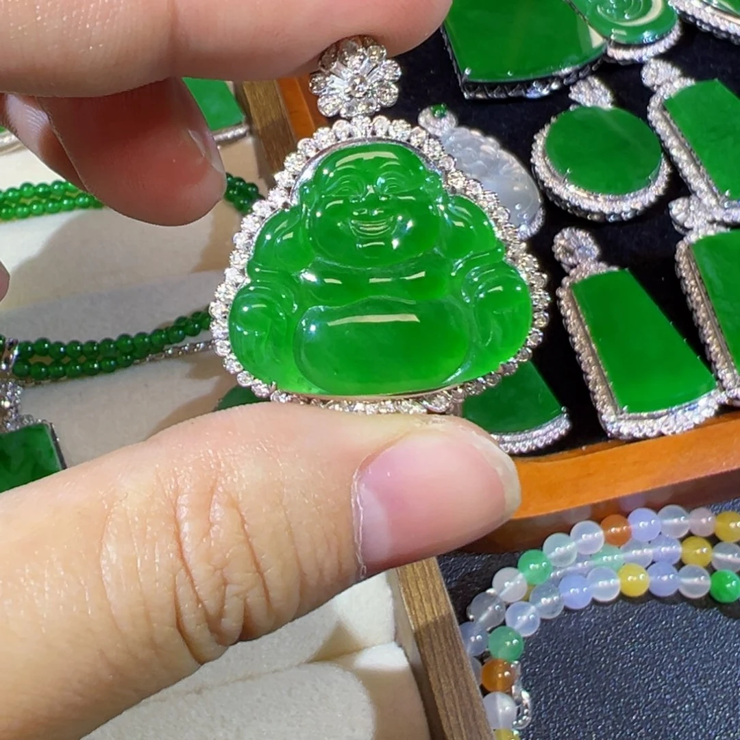 翡翠18K金镶嵌颈饰