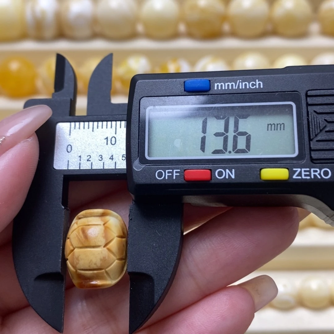 未镶嵌琥珀珠宝奇石