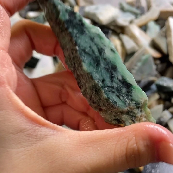 翡翠颈饰未镶嵌天然翡翠