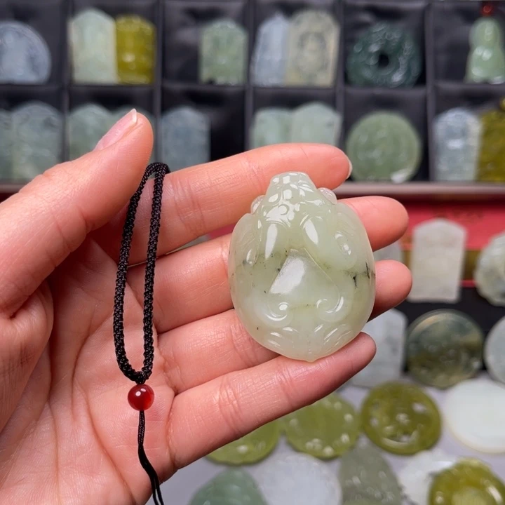 成***儿岫玉未镶嵌吊坠(赠链)