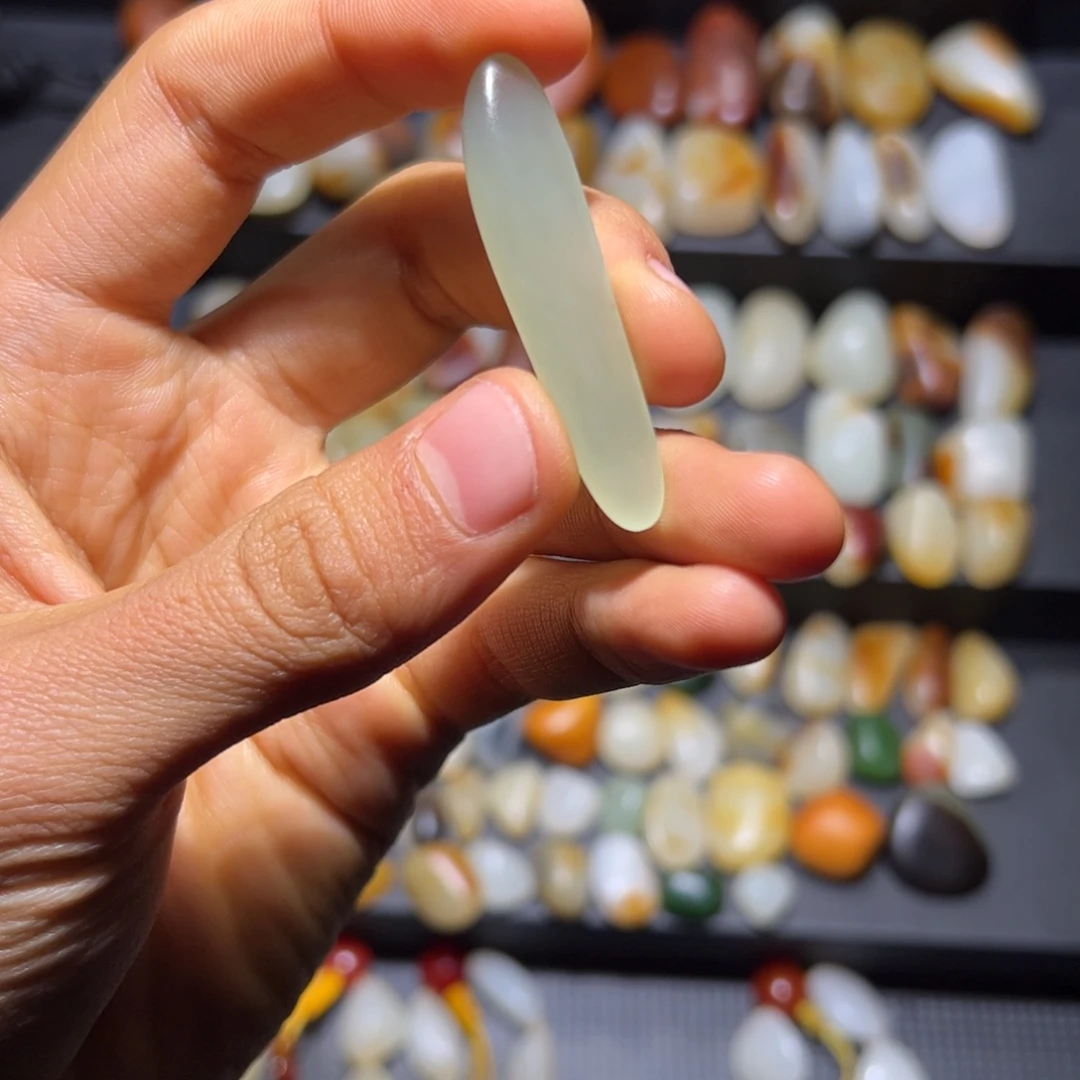 和田玉未镶嵌颈饰5.2克无修