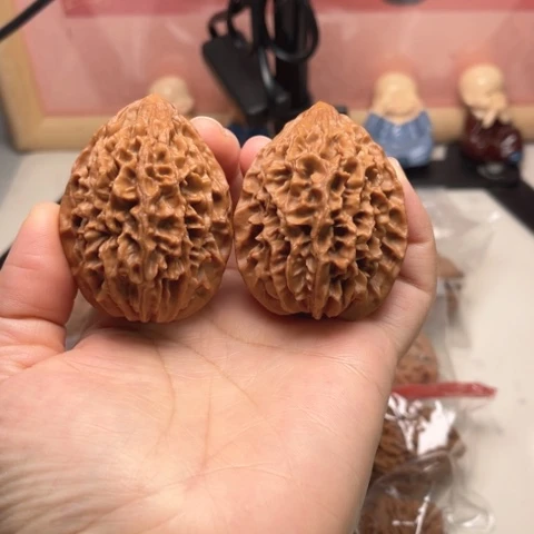 文玩核桃吊坠招财鼠