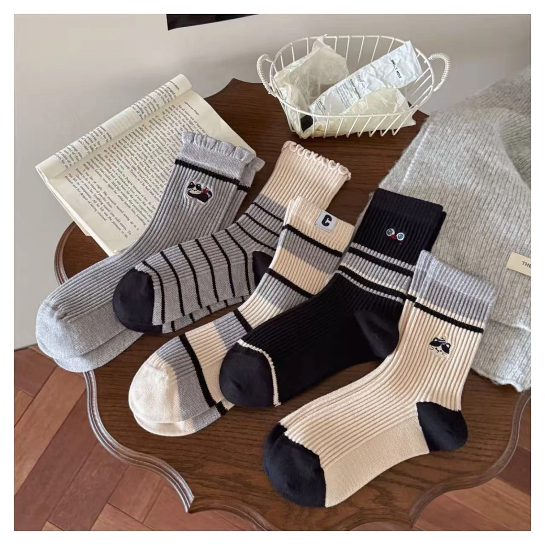 女士秋冬可爱条纹刺绣微压紧致女袜五双装