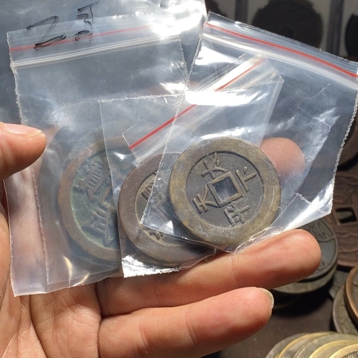 Z***h铜现代工艺品花钱