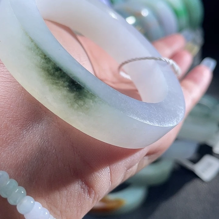 定制翡翠未镶嵌翡翠手镯