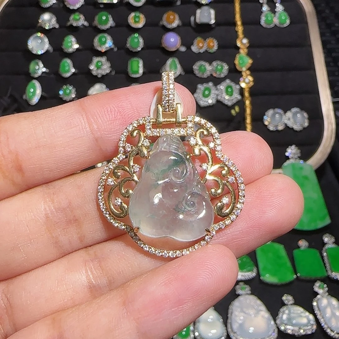 翡翠18K金镶嵌颈饰