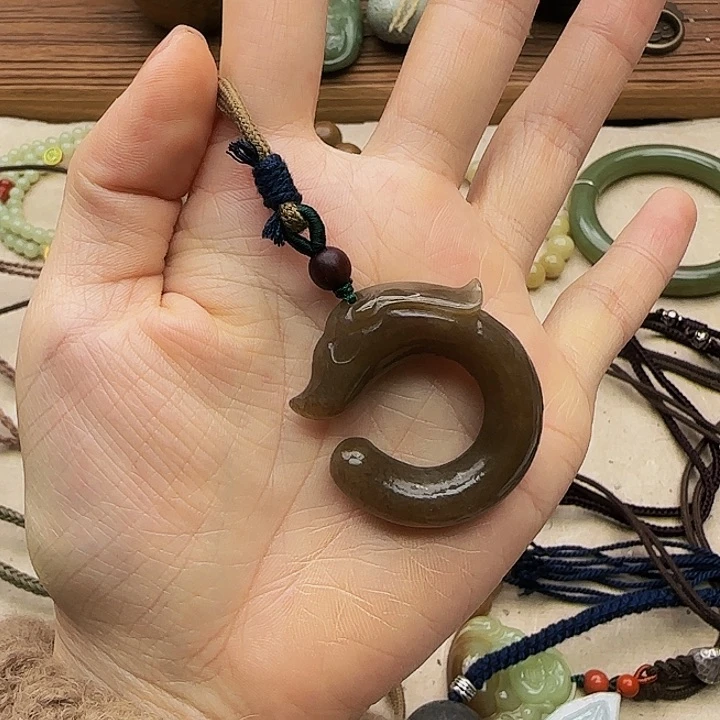 和田玉（糖玉）颈饰未镶嵌