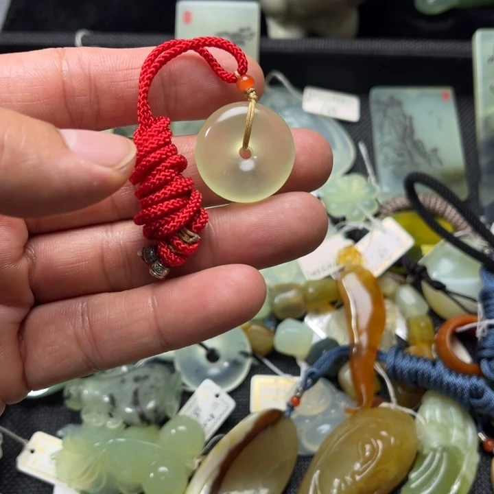 蛇纹石玉未镶嵌颈饰思***?