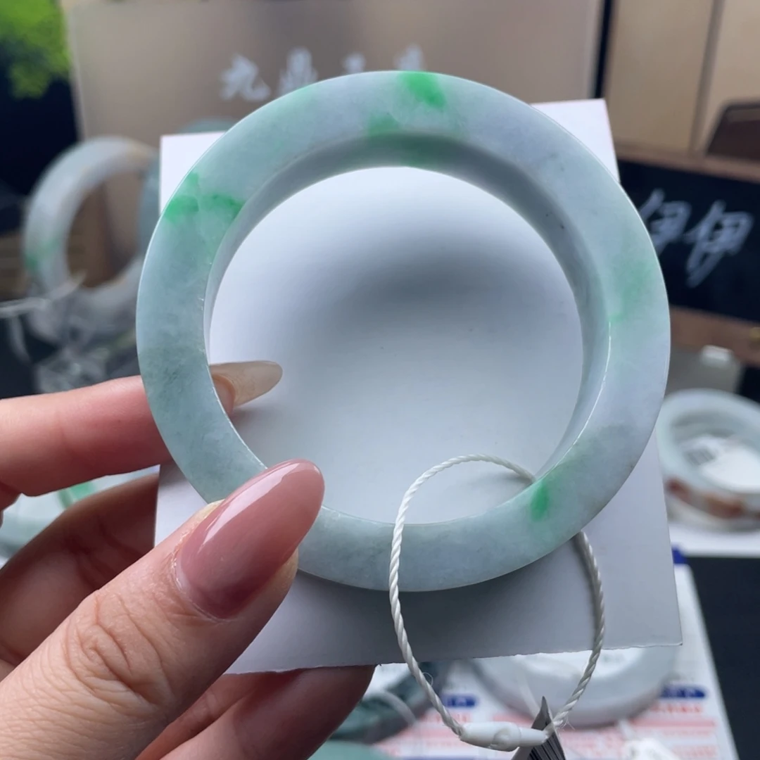 定制翡翠未镶嵌翡翠手镯基地质检发货