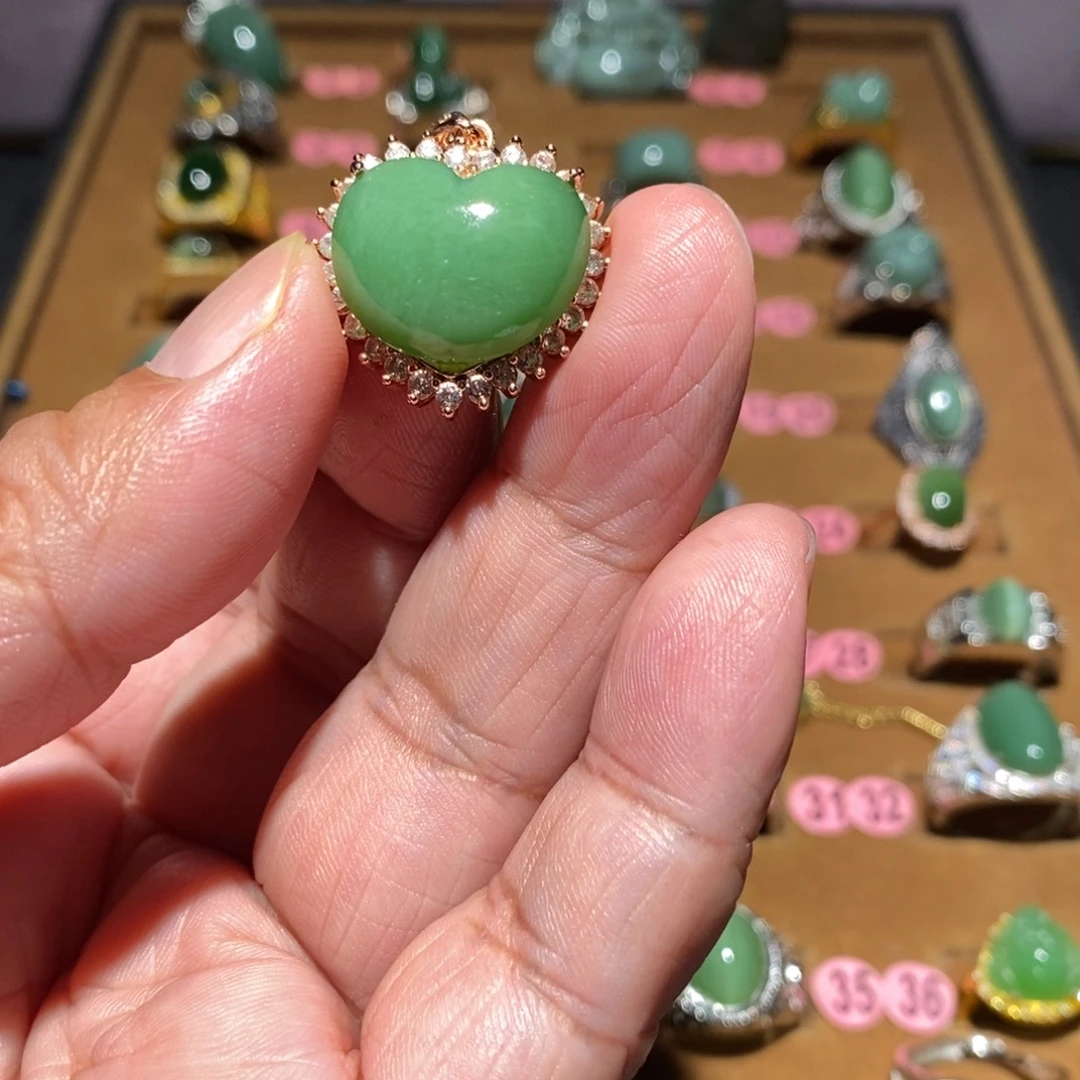 碧***兰和田玉未镶嵌颈饰