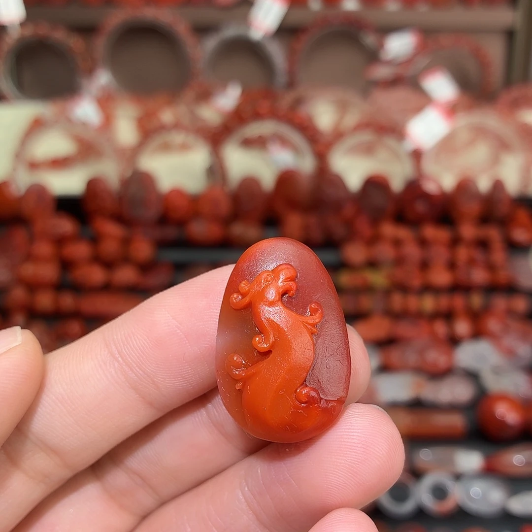 南红玛瑙未镶嵌颈饰仿古龙