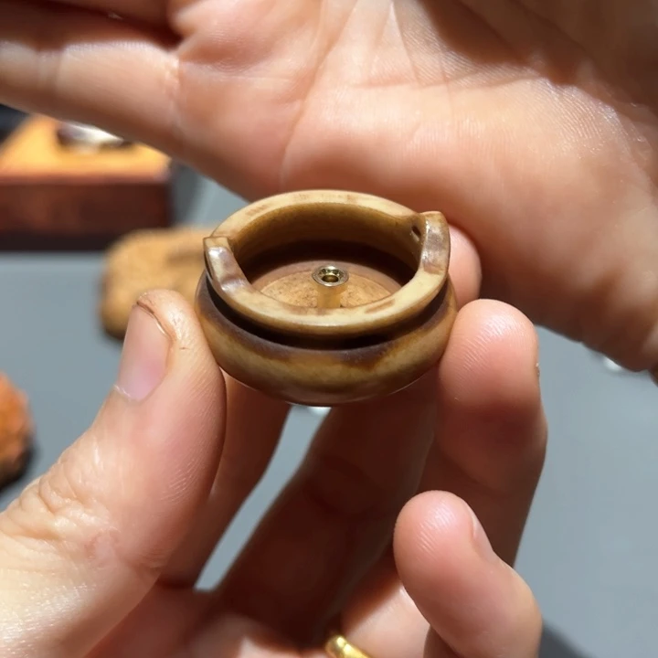 木鹿角雕刻香炉工艺