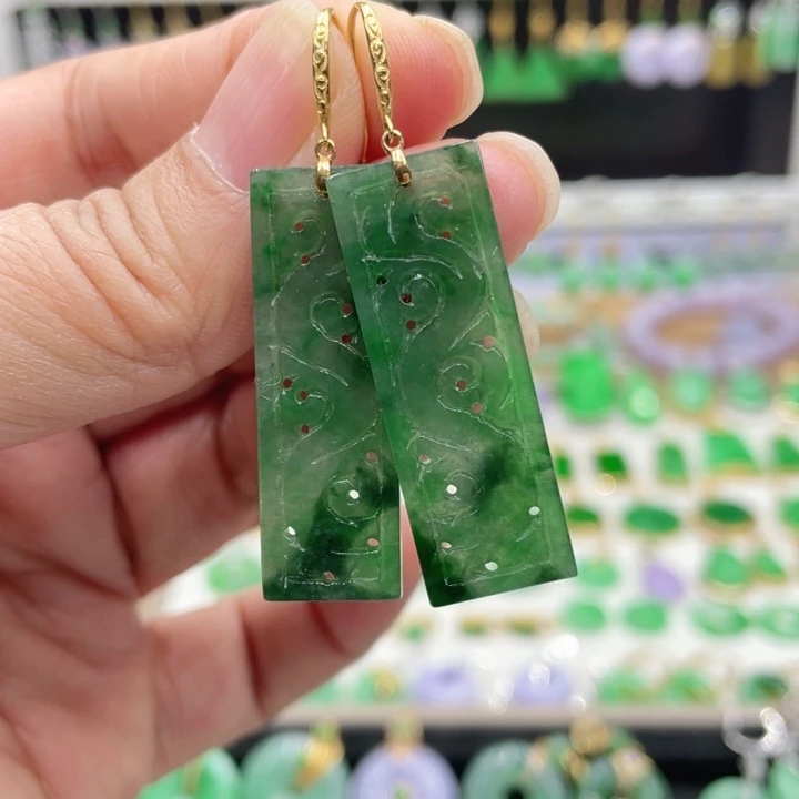 翡翠18K金镶嵌耳饰的