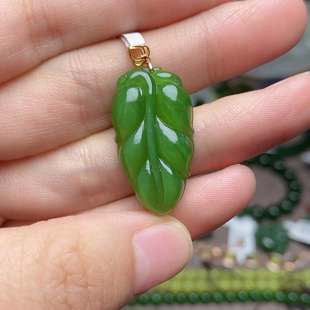 颈饰18K金镶嵌和田玉