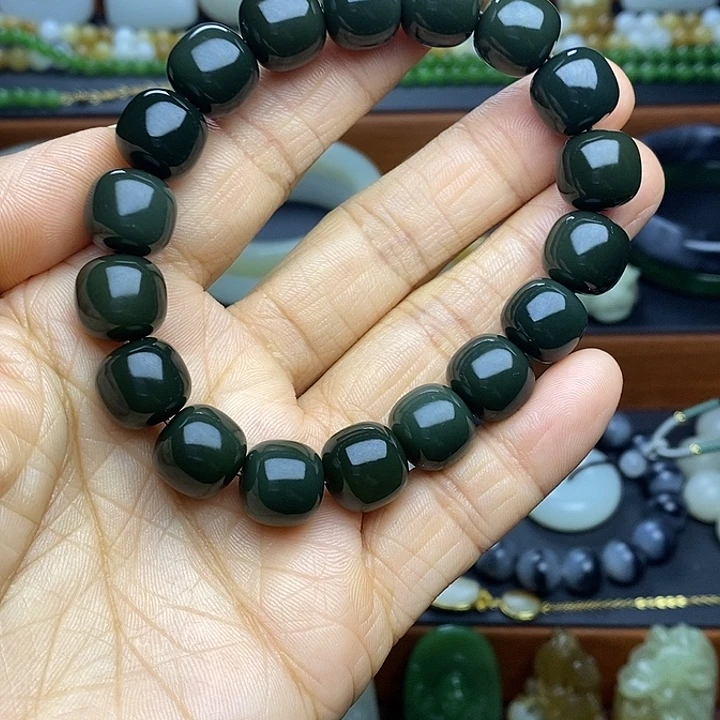 遇***神和田玉未镶嵌手串