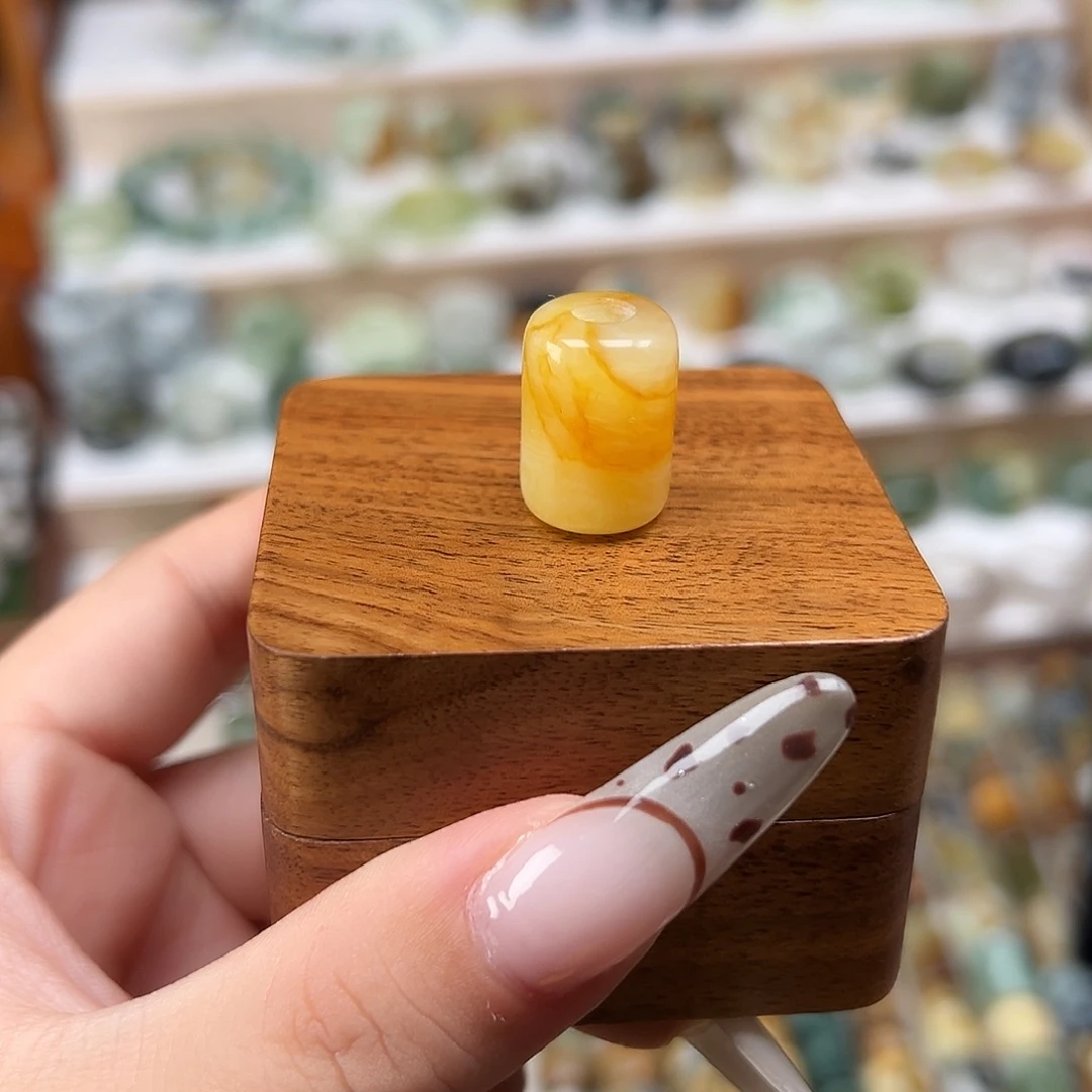 蛇纹石玉未镶嵌颈饰花玉血管