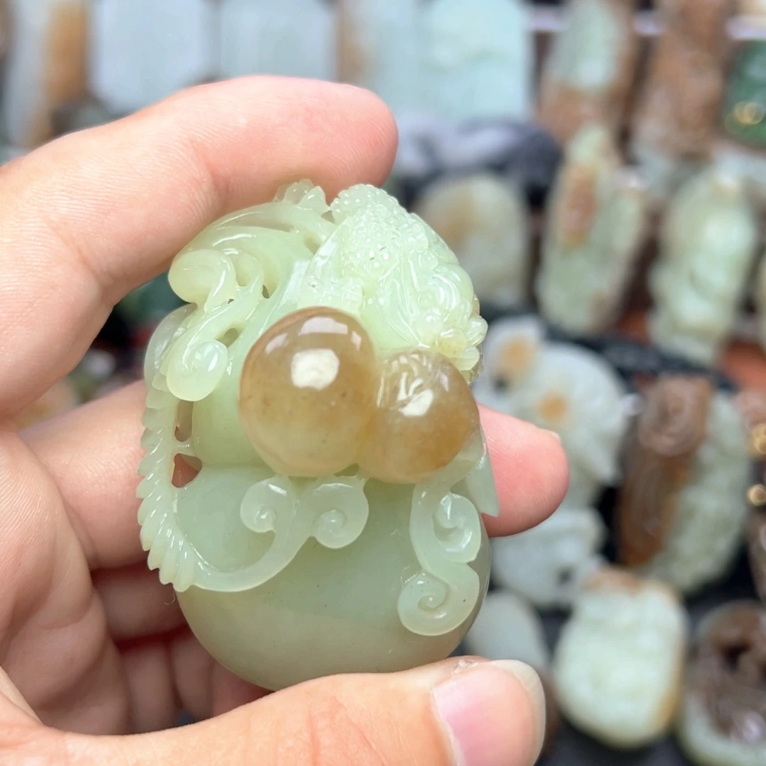 和田玉未镶嵌把件