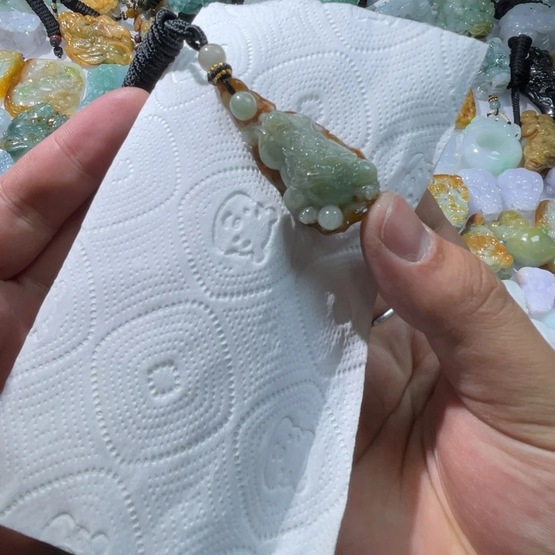 翡翠颈饰未镶嵌天然