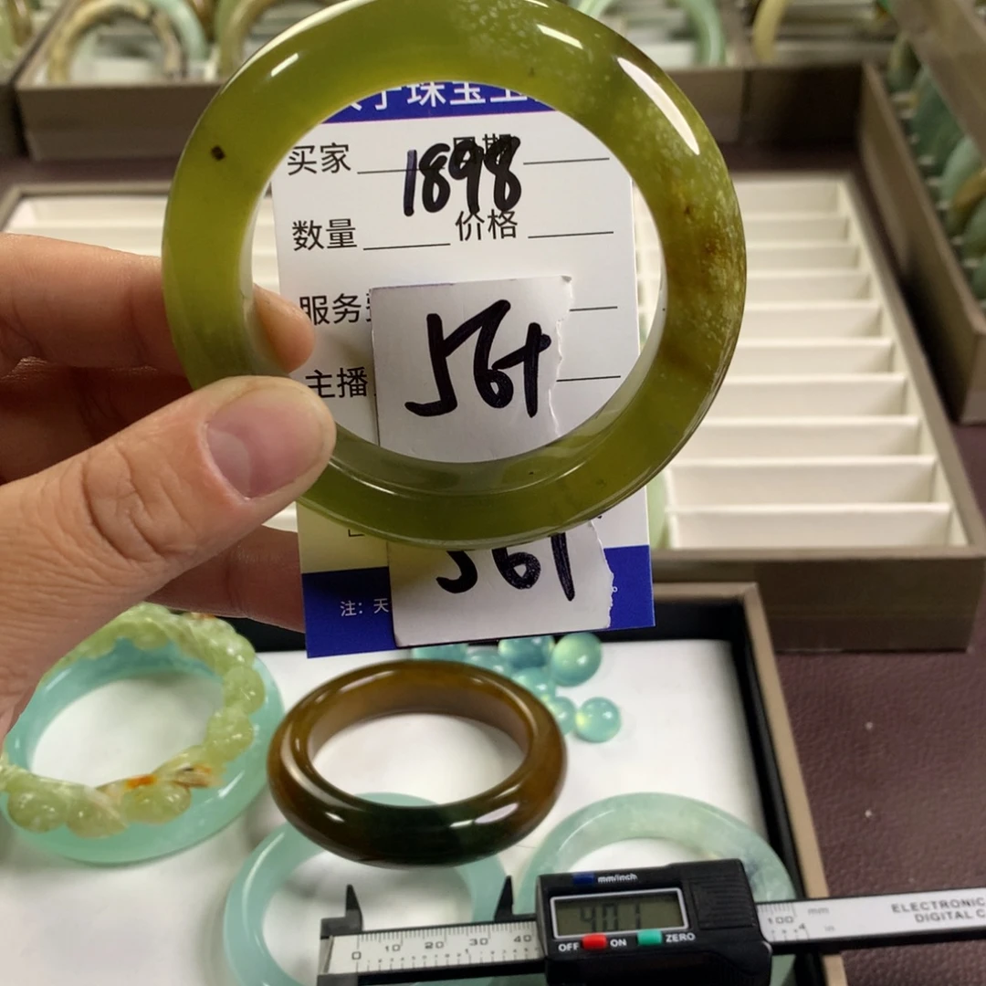 蛇纹石玉未镶嵌手镯1898