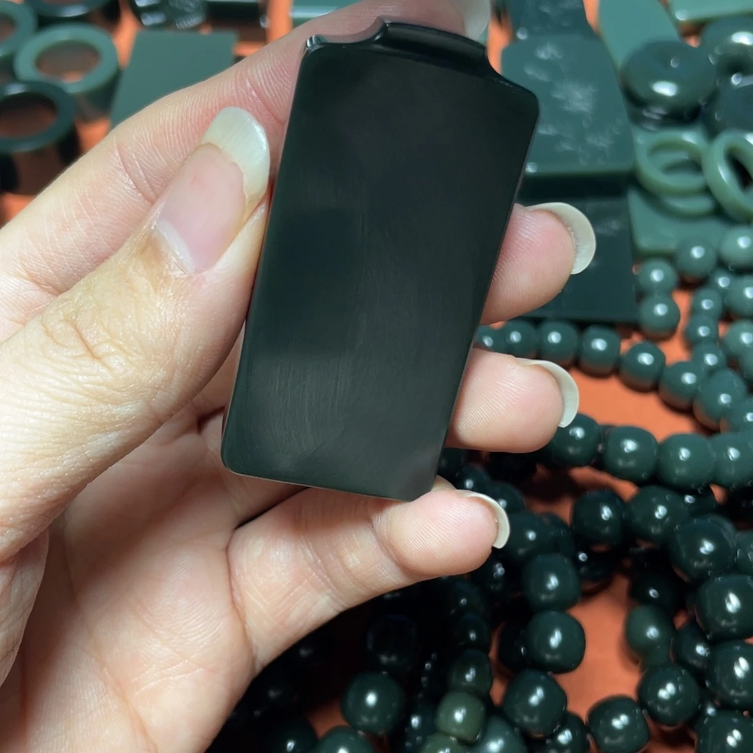 疯***车和田玉未镶嵌颈饰