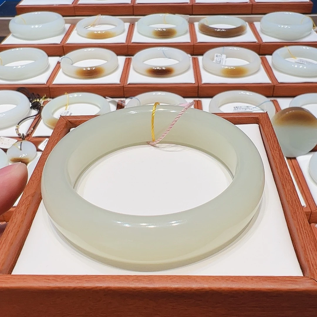 和田玉未镶嵌手镯轮胎晴水