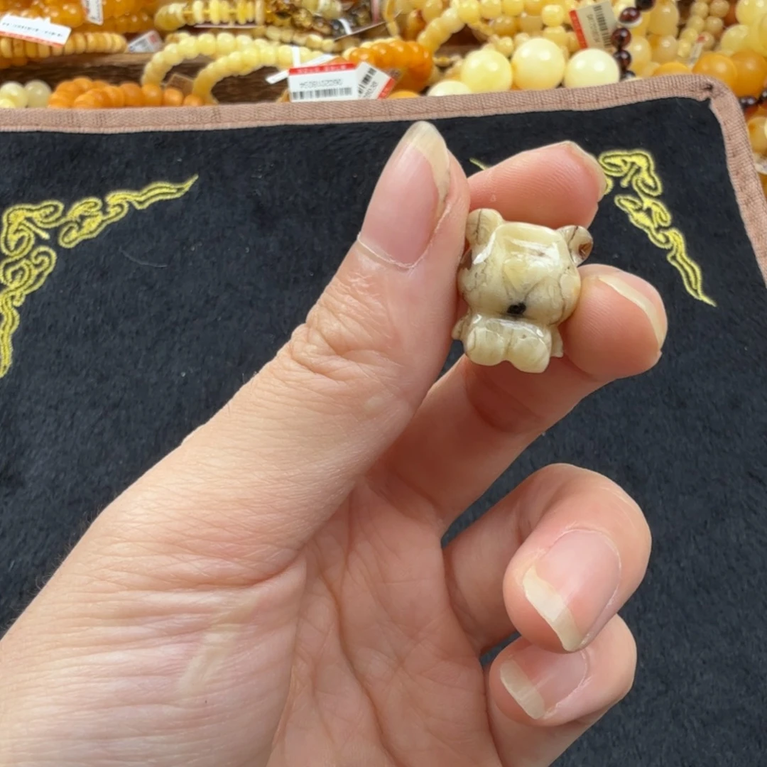 未镶嵌琥珀珠宝奇石