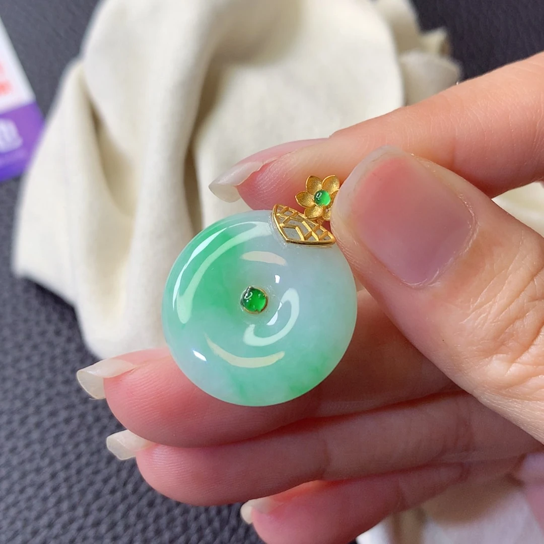 【闪购商品】吊坠(不含链)18K金镶嵌翡翠