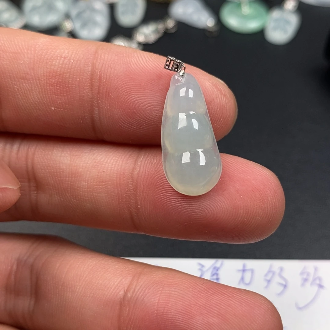 颈饰18K金镶嵌翡翠