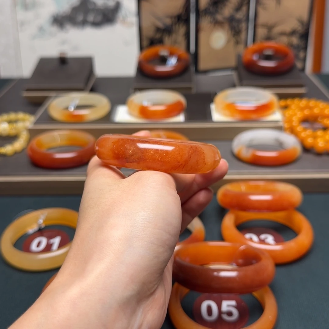 ****࿐未镶嵌手镯石英质玉