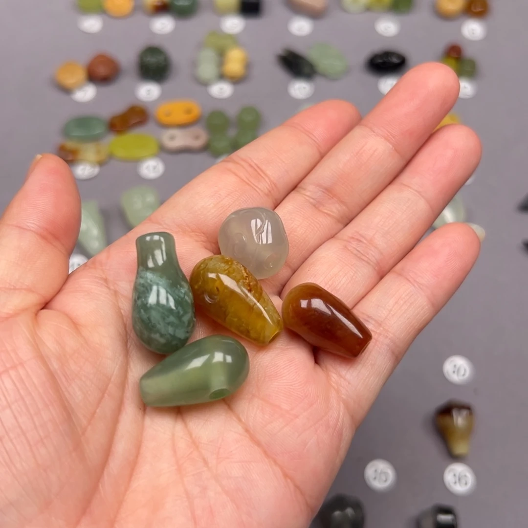 蛇纹石玉未镶嵌颈饰含**蜜