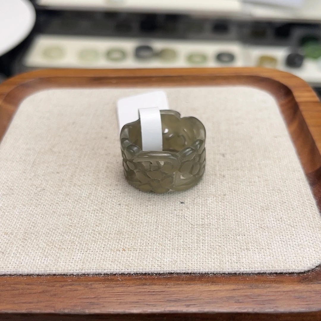 和田玉戒指未镶嵌Q18雕花17.3不退换