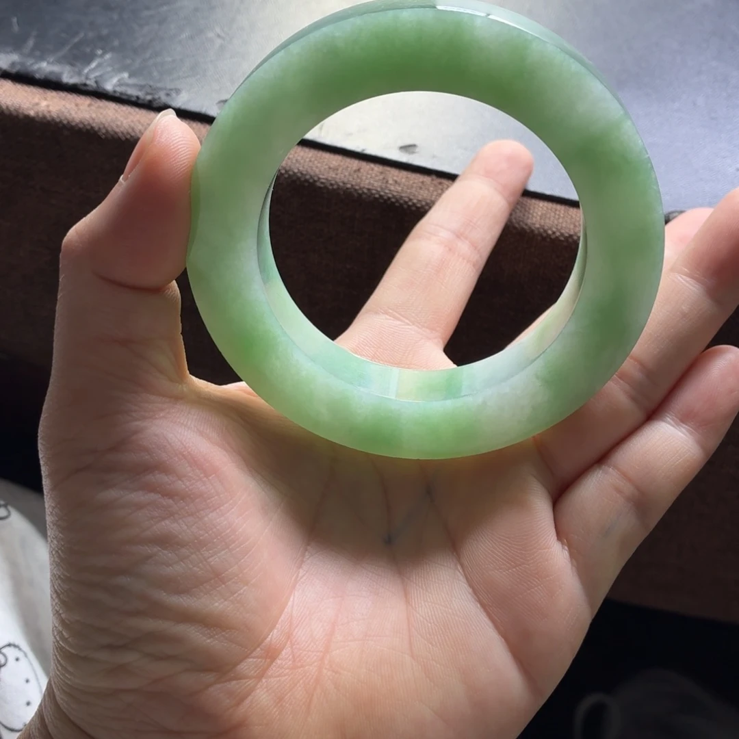 淡***然定制翡翠未镶嵌翡翠手镯