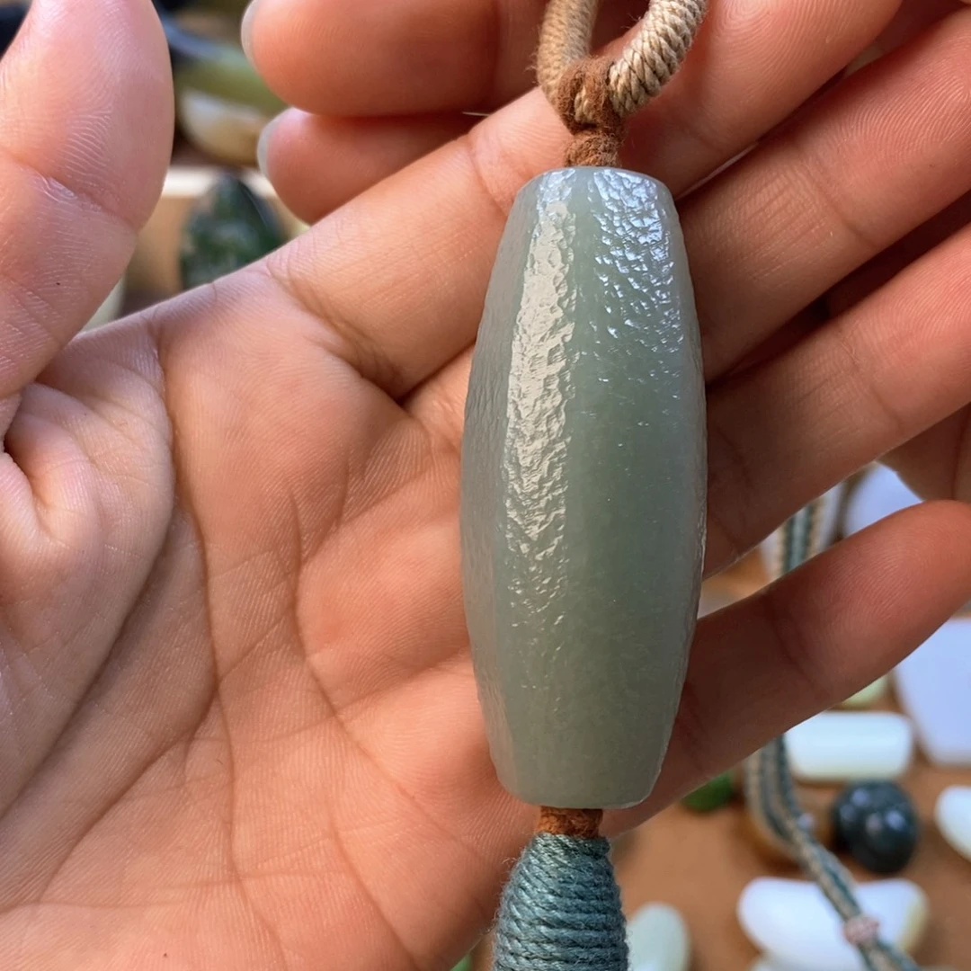 咖***瑰和田玉（糖玉）未镶嵌颈饰