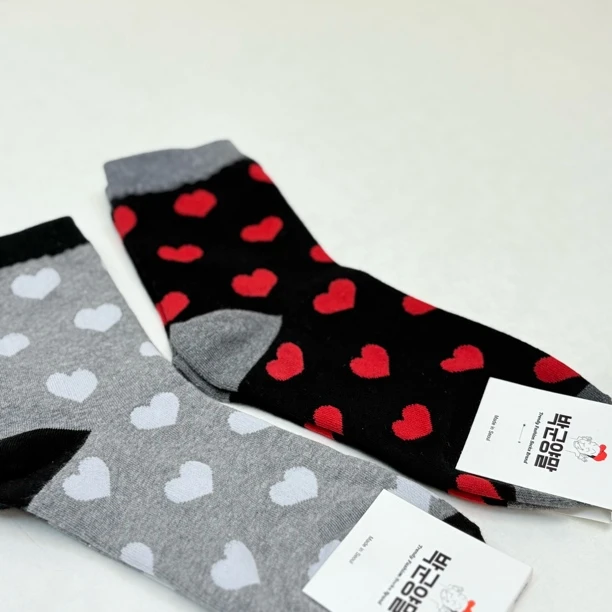 56606 韩版品牌，女士中筒袜子2双，尺码：36-40码