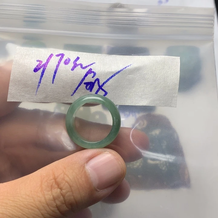 凯***敌定制翡翠未镶嵌翡翠