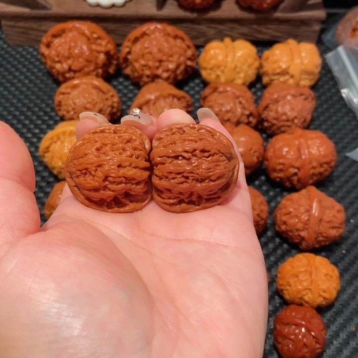 文玩核桃把件、***真31尺寸红宝石624