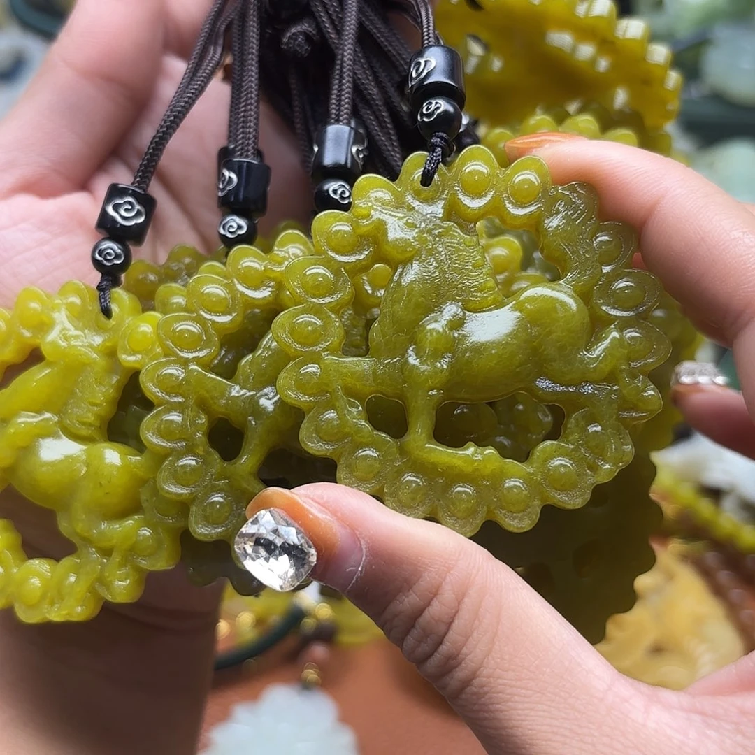 蛇纹石玉未镶嵌吊坠