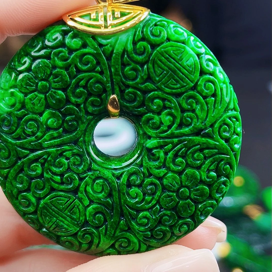 颈饰18K金镶嵌翡翠多样性