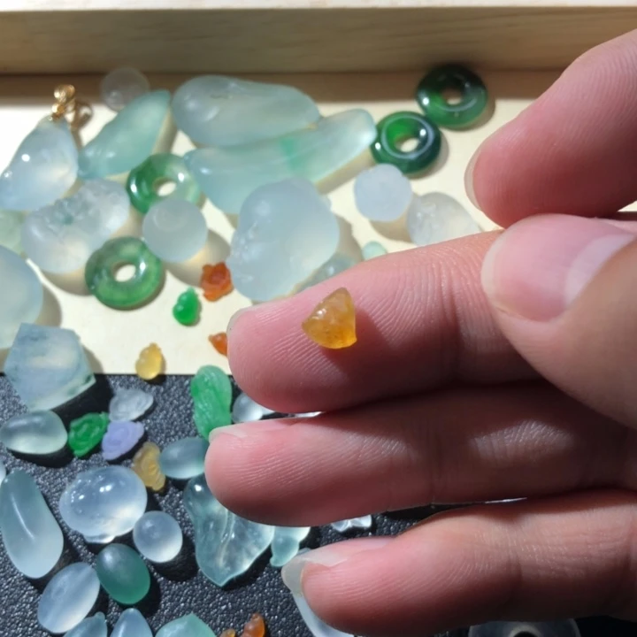 定制翡翠未镶嵌挂件