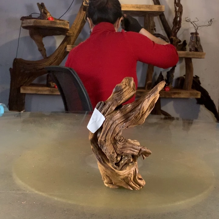 手***前天然的云南紫柚木会黄水