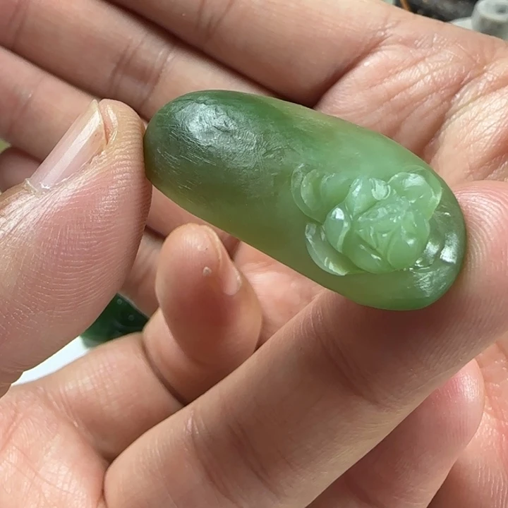 和田玉未镶嵌颈饰定制