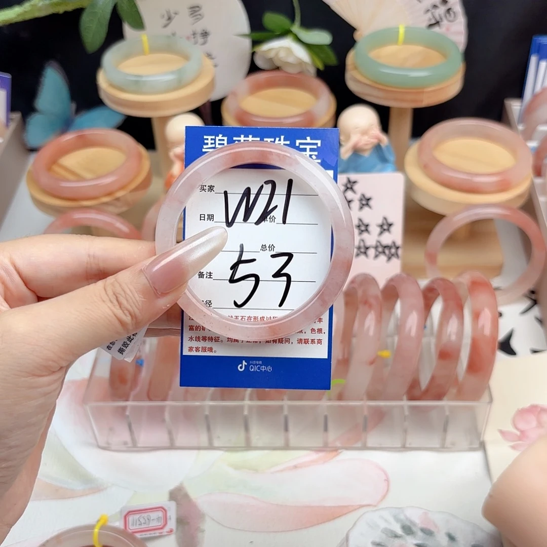 暖***。石英质玉手镯未镶嵌