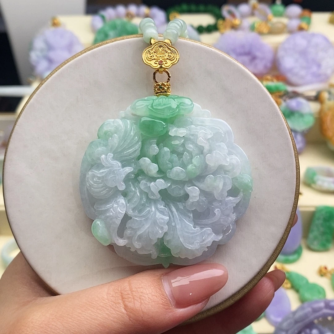 翡翠未镶嵌吊坠(赠链)